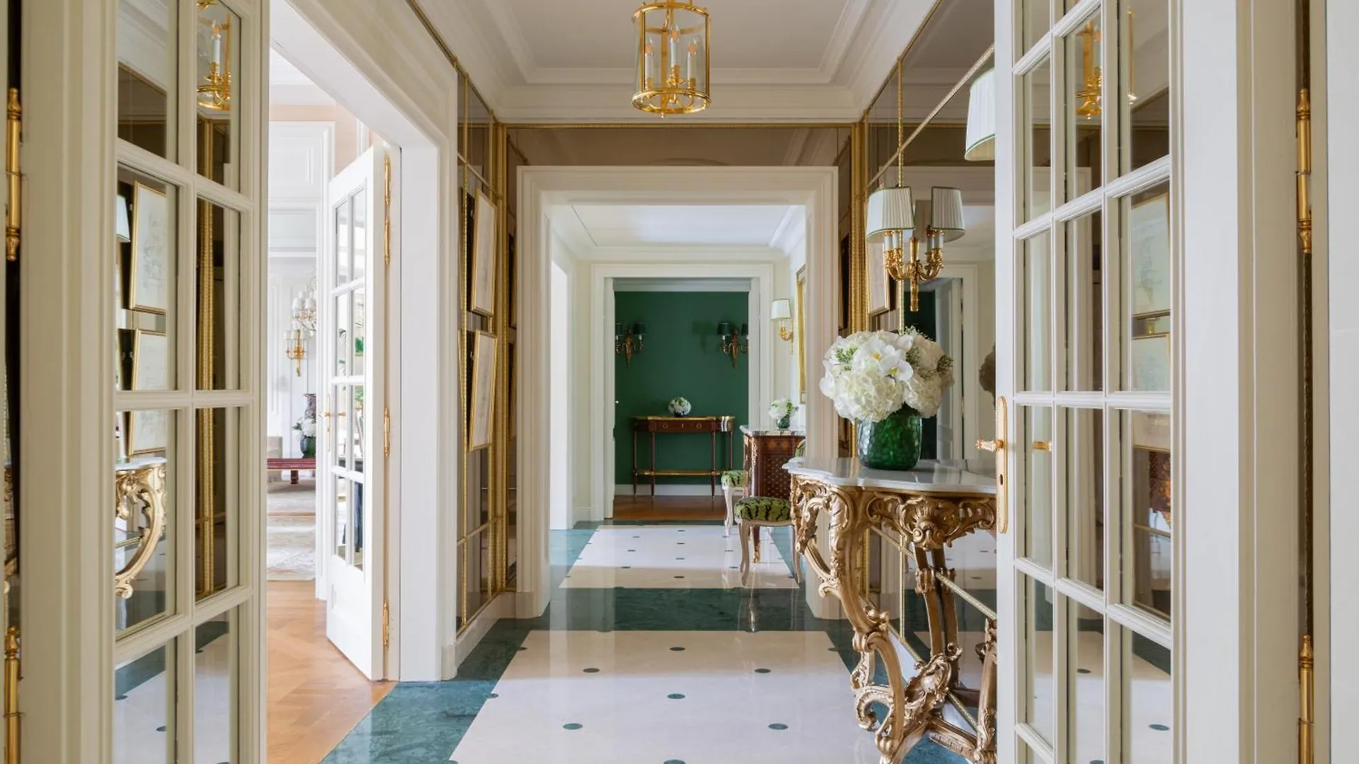 *****  Le Bristol Paris - An Oetker Collection Hotel Франция